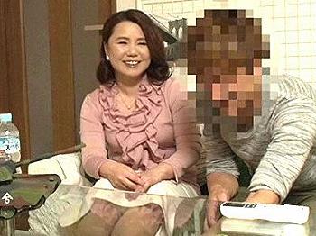 [五十路]【連れ込み】若い男にナンパお持ち帰りされた50代熟女人妻！他人棒でする不倫セックスで中出しされたエロ浮気妻を盗撮隠し撮り