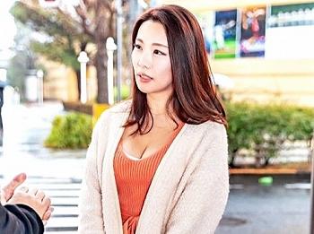 [伊東沙蘭]［企画］人妻ナンパ‼『挿れたかったんですよね❓』西新宿で捕まえた色っぽい巨乳奥さまを口説いて即ハメ❤