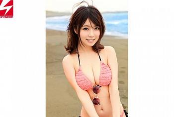 [巨乳]ビーチでチンポ見たくてたまらないギャルを海ナンパ大乱交！