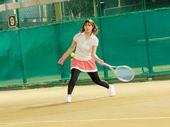 [夏川あゆみ]テニススクールで見つけたGカップ巨乳三十路人妻にＡＶ出演ナンパ、運動上手は床上手だった！